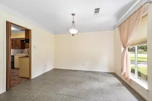 212 E Crestmont Dr, Alvin, TX 77511 - Photo 14