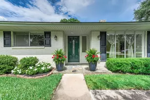 212 E Crestmont Dr, Alvin, TX 77511 - Photo 8