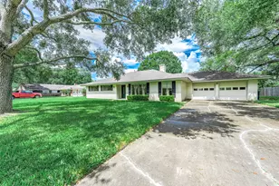 212 E Crestmont Dr, Alvin, TX 77511 - Photo 6