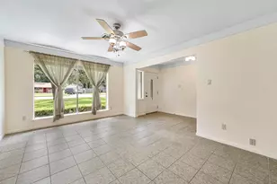 212 E Crestmont Dr, Alvin, TX 77511 - Photo 12