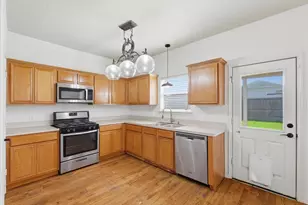 8319 Rusty Blackhaw Ln, Baytown, TX 77523 - Photo 6