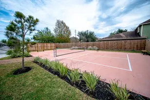 7611 Victory Reserve St, Houston, TX 77088 - Photo 10