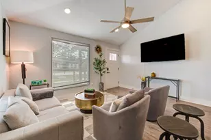 4049 Lucille St, Houston, TX 77026 - Photo 2