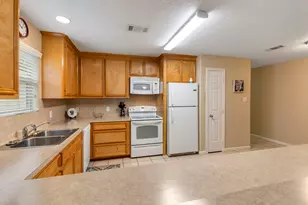 616 Foster St, Tomball, TX 77375 - Photo 8