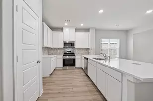 2123 Spring Hollow Dr, Baytown, TX 77521 - Photo 10