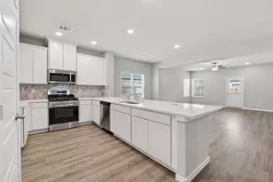 2123 Spring Hollow Dr, Baytown, TX 77521 - Photo 8