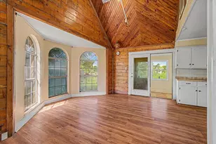 319 Oakland St, Baytown, TX 77520 - Photo 8