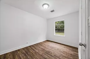 8607 Rockford Dr, Houston, TX 77033 - Photo 6