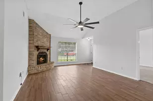 3105 Wood Fox Dr, Alvin, TX 77511 - Photo 4