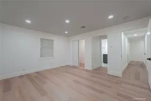 7942 Hammerly Blvd, Houston, TX 77055 - Photo 16