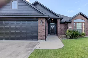 3223 El Camino St, Bay City, TX 77414 - Photo 2