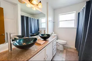 9654 Meadowland Dr, Houston, TX 77063 - Photo 6