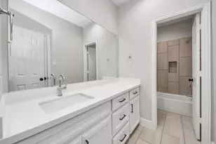 6910 J W Peavy Dr, Houston, TX 77011 - Photo 36