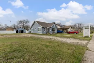 809 Howard St, Taylor, TX 76574 - Photo 2
