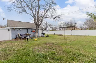 809 Howard St, Taylor, TX 76574 - Photo 18