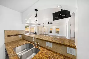 11423 Weathering Oaks Dr, Houston, TX 77066 - Photo 6