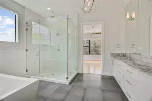 1311 Castle Ct, Houston, TX 77006 - Photo 22
