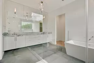 1311 Castle Ct, Houston, TX 77006 - Photo 20
