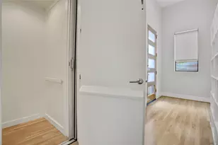 1311 Castle Ct, Houston, TX 77006 - Photo 8
