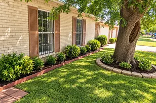 12750 Shannon Hills Dr, Houston, TX 77099 - Photo 2