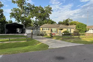4435 11th St, Bacliff, TX 77518 - Photo 2