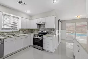 3403 Winter Ln, Baytown, TX 77521 - Photo 10