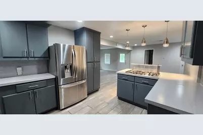 5655 Meadow Creek Lane, Houston, TX 77017 - Photo 2