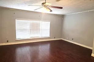13031 Ambrose St, Houston, TX 77045 - Photo 8