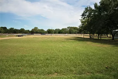 5815 Commerce Street, Wallis, TX 77485 - Photo 2