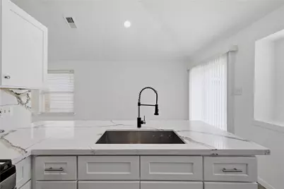 11522 Highland Meadow Drive, Houston, TX 77089 - Photo 8