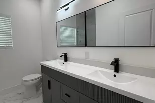 1968 W McKinney St, Houston, TX 77019 - Photo 14