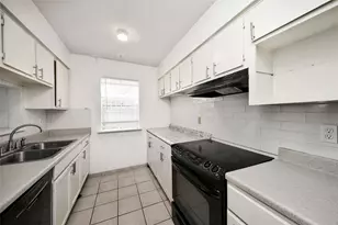 9350 Country Creek Dr, Houston, TX 77036 - Photo 14