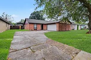 2909 Mariner Dr, League City, TX 77573 - Photo 1