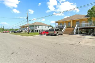 535 12th St, San Leon, TX 77539 - Photo 2