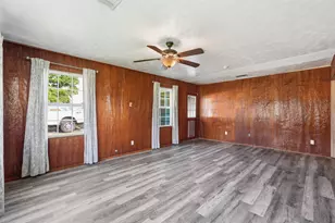 212 Jones Rd, Highlands, TX 77562 - Photo 4