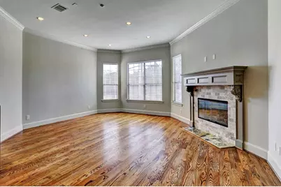 2417 Commonwealth Street, Houston, TX 77006 - Photo 2