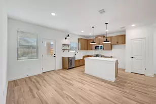 7923 Jade Crst Dr, Angleton, TX 77515 - Photo 4