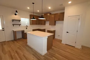 7923 Jade Crst Dr, Angleton, TX 77515 - Photo 4