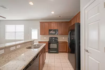 2748 Maybrook Hollow Lane, Houston, TX 77047 - Photo 14
