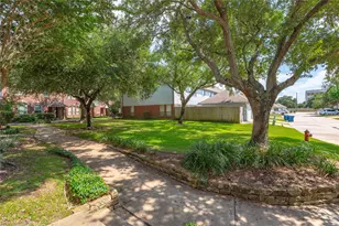1289 El Camino Village Dr, Houston, TX 77058 - Photo 32