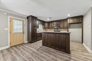 601 W Cleveland St, Baytown, TX 77520 - Photo 12