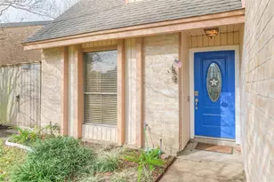 11902 Brook Meadows Ln, Meadows Place, TX 77477 - Photo 2