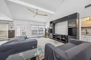 11947 Briar Forest Dr, Houston, TX 77077 - Photo 10