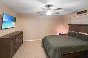 704 S Market St, Flatonia, TX 78941 - Photo 10