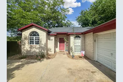 704 S Market Street, Flatonia, TX 78941 - Photo 2