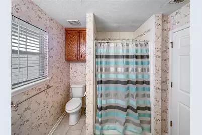704 S Market Street, Flatonia, TX 78941 - Photo 14