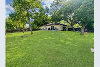704 S Market Street, Flatonia, TX 78941 - Photo 20