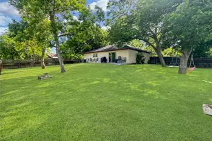 704 S Market St, Flatonia, TX 78941 - Photo 20