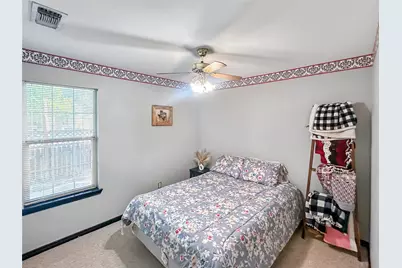704 S Market Street, Flatonia, TX 78941 - Photo 16