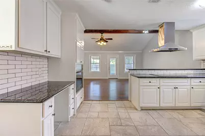 7306 Cottonwood Drive, Baytown, TX 77521 - Photo 10